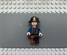 lego pirates of the Caribbean poc028 Hector Barbossa minifigure - Dark Blue Uniform