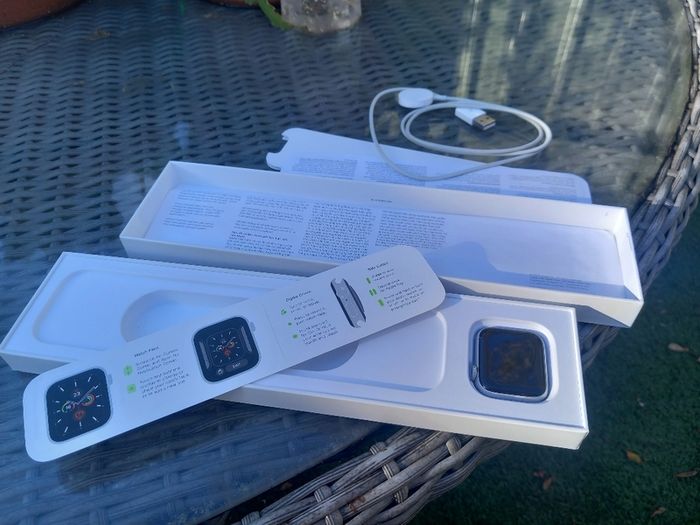 iWatch Series 6 40mm face, not with strap, D18 post 8e