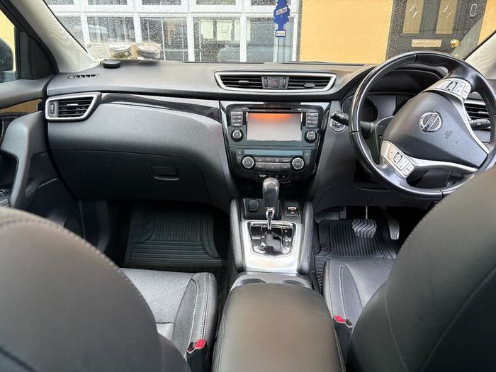 Nissan Qashqai 1.2 SV CVT Premium  Automatic 2017