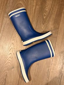 Kids wellies