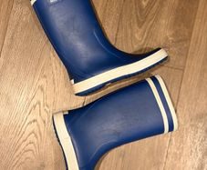Kids wellies