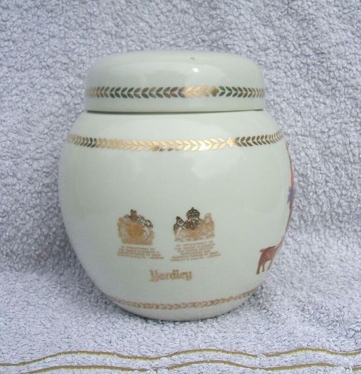 YARDLEY LONDON (Old English Lavender) - a vintage ginger jar with Yardley name and images (1960's / 1970's)