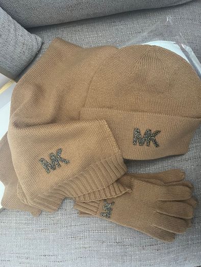 Set of scarf, hat and gloves Michael Kors