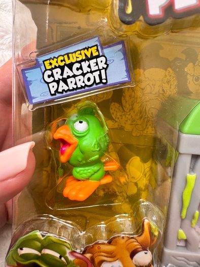 The Ugglys Pet Shop Gross Homes Cracker Parrot Exclusive Figure Series 1 Mini Figure Pack Damaged Box Please see photos