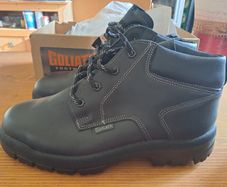 Goliath Safety boots size 9