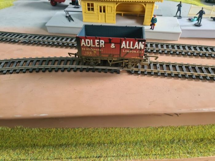 hornby gravel tipper and belt 00 gauge