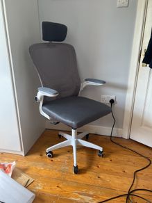 Confortable white Chair