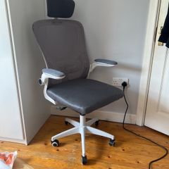 Confortable white Chair