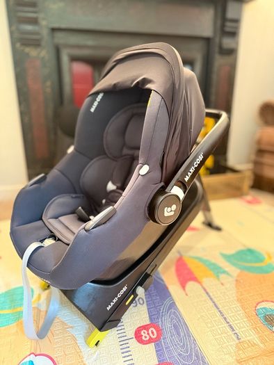 Maxi-Cosi CabrioFix Car Seat + ISOFIX Base Set