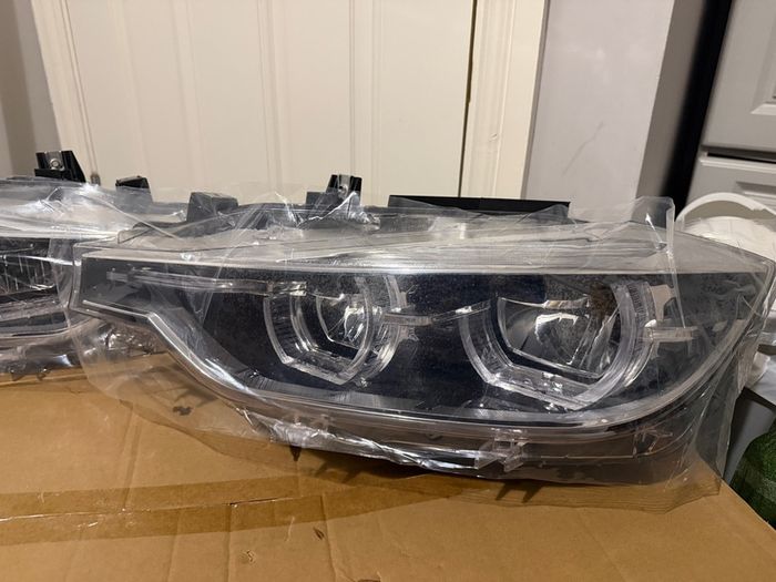 Ikon-style headlights for BMW 3 Series, designed for cars with halogen plugs.