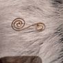 Gold toned Swirl design broach Image 5
