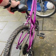 child's 6 speed bike in great condition