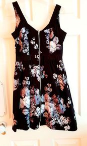 Black & white front zip dress, Small size