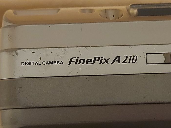 FujiFilm Finepix A210 Digital Camera 3.2MP 2AA Batteries SD Card