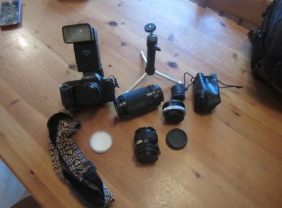 CANON  T70 plus accessories