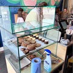 Glass pastry display cabinet