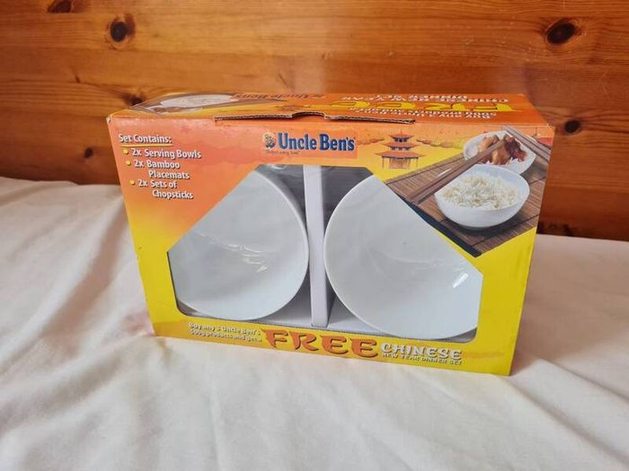Uncle bens Chinese dinner set 2x bowls 2x bamboo Placemats  2x chopsticks brand new never been out of box