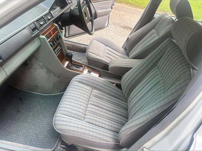 Mercedes-Benz 300D W124