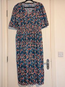Gorgeous floral pleated midi dress