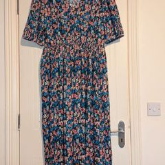 Gorgeous floral pleated midi dress