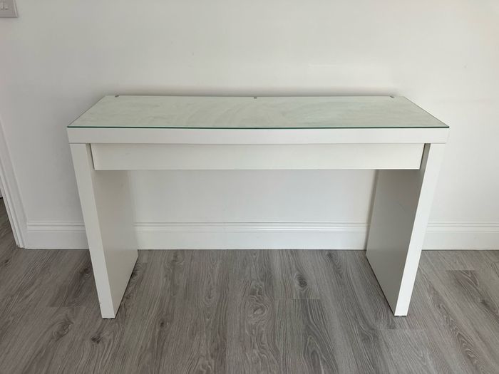 Dressing table