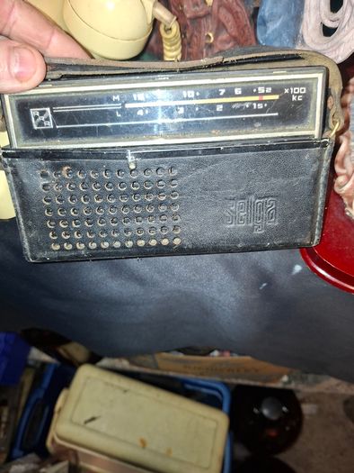 Antique valve radio's PRICE IS FOR 1 ONLY