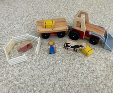 Melissa & Doug Wooden Farm Tractor Set - Kids Toy - Age 3+