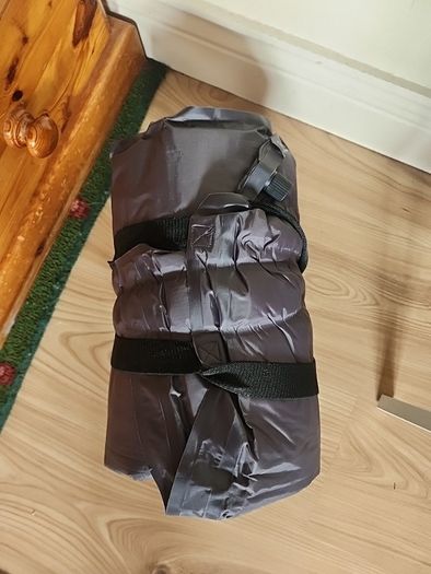 Self inflating roll mat