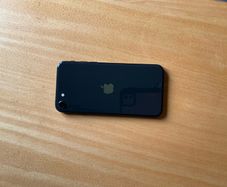IPhone SE 2 Gen 128GB unlocked Perfect New Screen