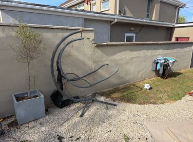 Free hanging garden chair