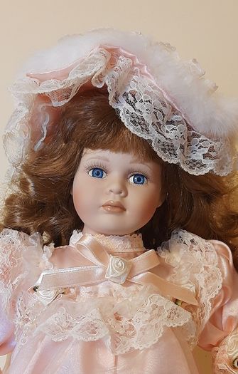 Porcelain dolls x 6