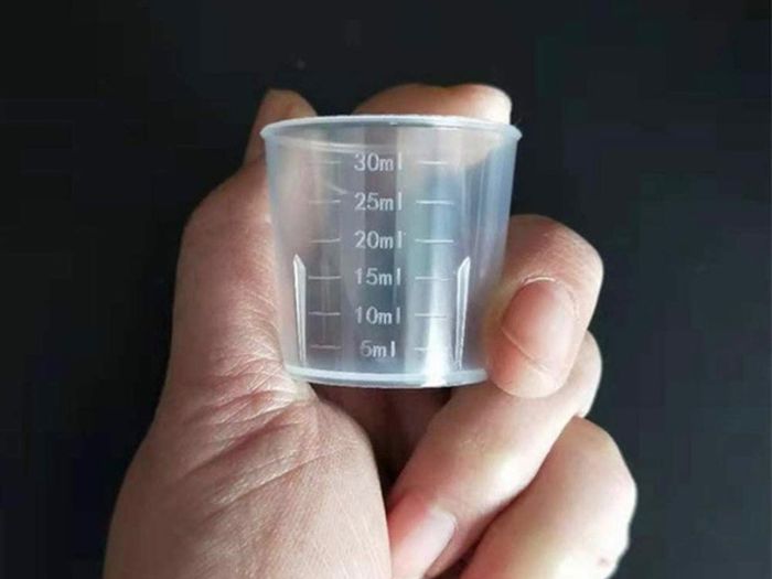 60 Pack 30ml Plastic Mixing Cup Measuring Cups Graduated Cups with 50 Pack Wooden Stirring Sticks Plastic Mixing Kit for Mixing Resin Paint Stain Epoxy (FREE POSTAGE)