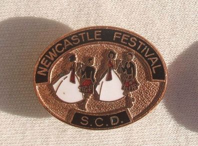 NEWCASTLE FESTIVAL SCD (Scottish Country Dance) - award enamelled badge 1994