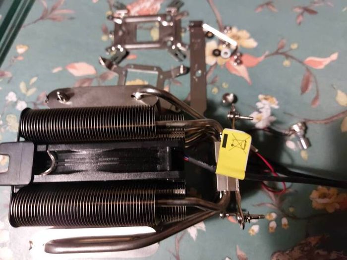 Cooler Master V8 CPU Cooler (Complete with Original Intel Mounting Brackets)