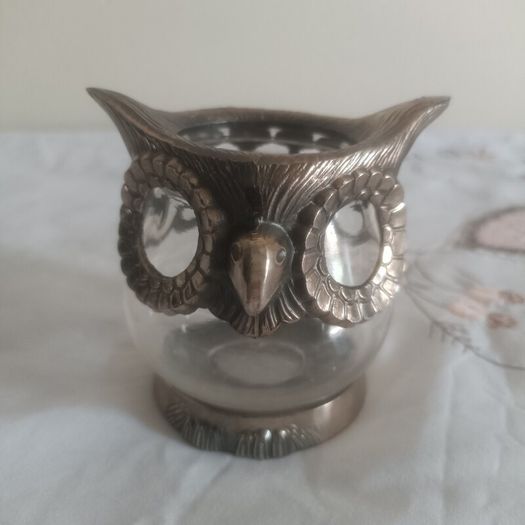 Tea light candle holder