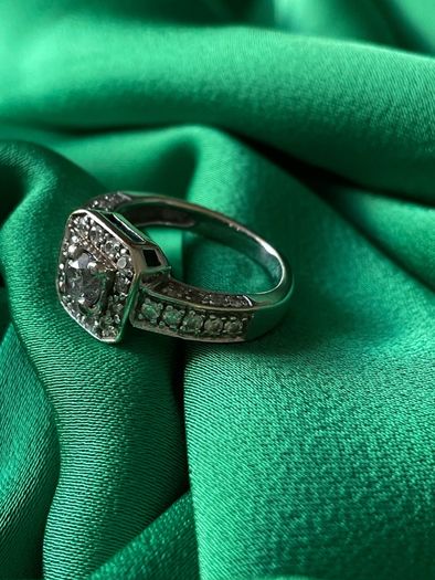 Antique White gold and diamond ring