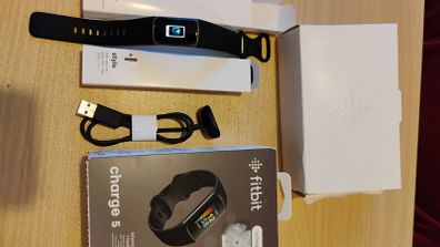 Fitbit Charge 5