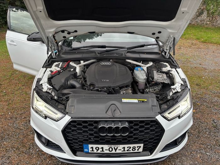 2019 Audi A4 Quattro (LOW KMS)