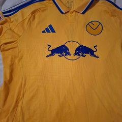 leeds United xxl but slim fitting championship badges and na