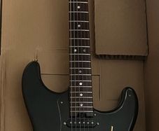 Electric Guitar Stratocaster Mooer GTRS Standard 900 W  Electric Guitar with Integrated GTRS Intelligent multi effects Process System and Wireless Transmitter