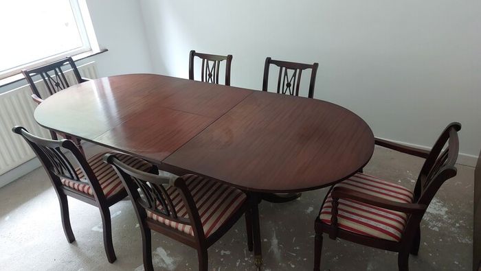 Solid mahogany oval extendable dining table, 6 chairs