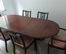 Solid mahogany oval extendable dining table, 6 chairs