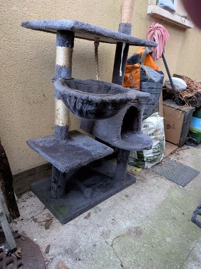Cat tree