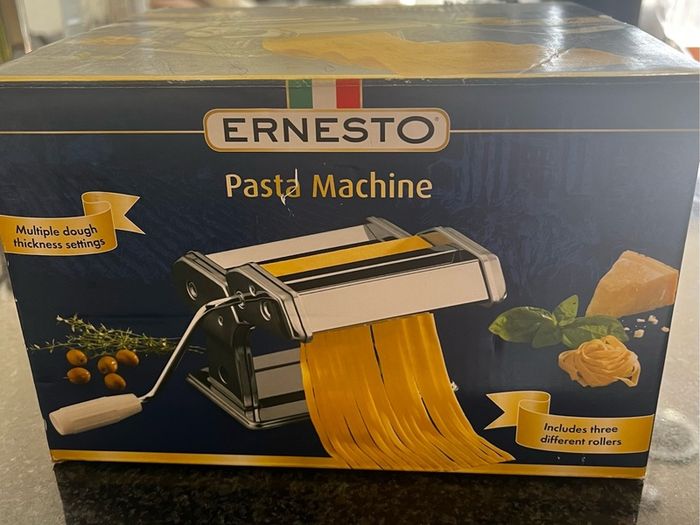 Ernesto pasta making machine