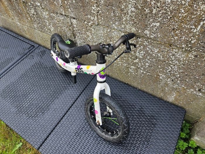 Frog Tapdole Balance Bike 12" wheels White with spots