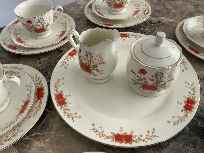 Bud let vintage 21 piece tea set