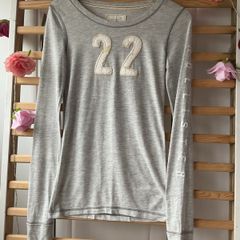 long sleeve womans Hollister size small vintage styled Hollister top