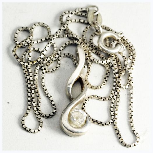 925 Sterling Silver  Zircon Pendant and Chain Necklace