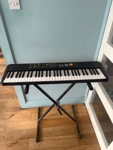 Yamaha piano keyboard