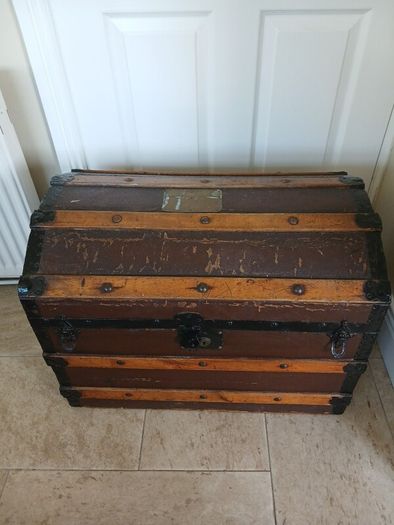 antique victorian barrel top steamer trunk